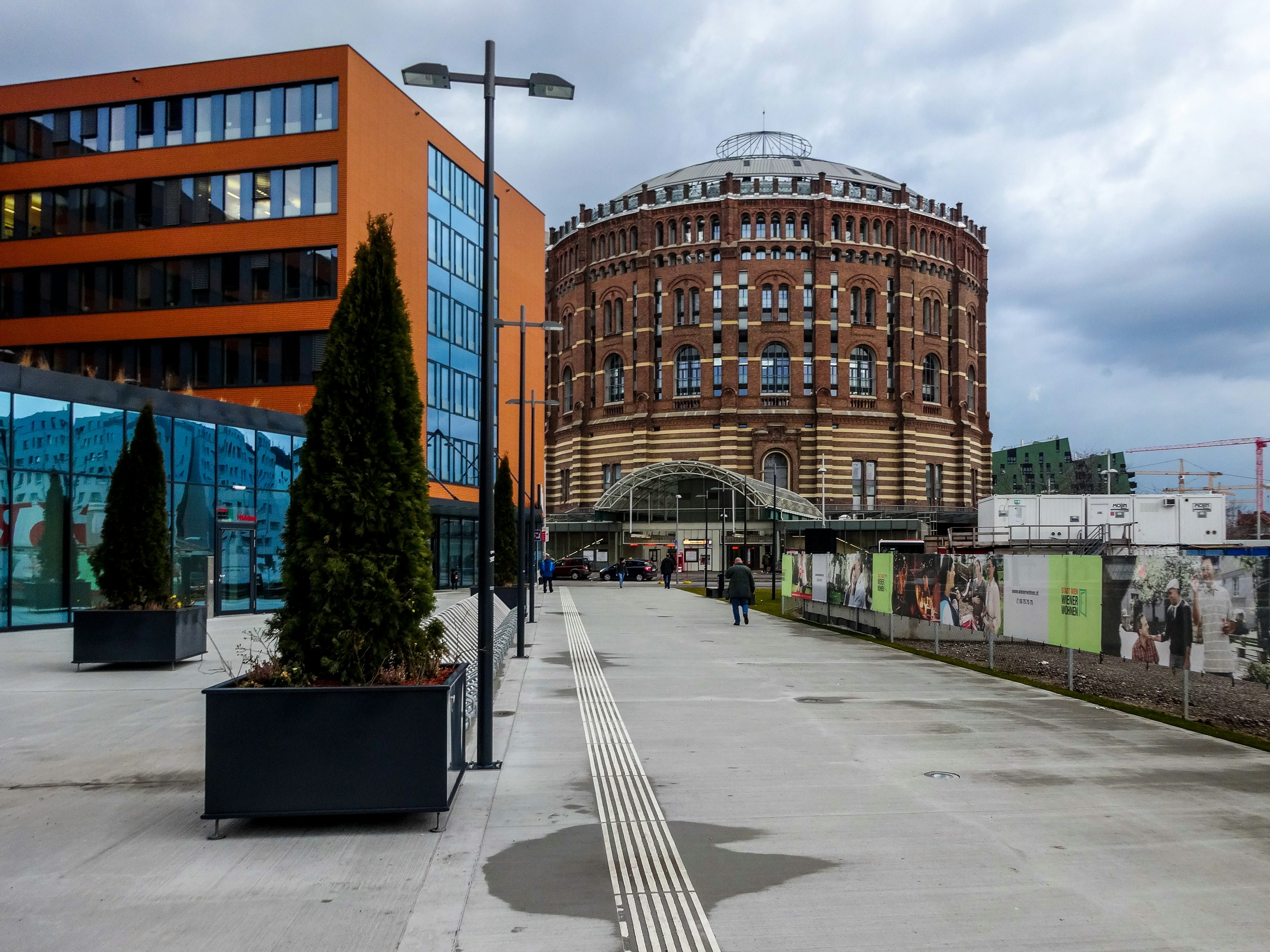 Multifamily tower and urban neighborhood