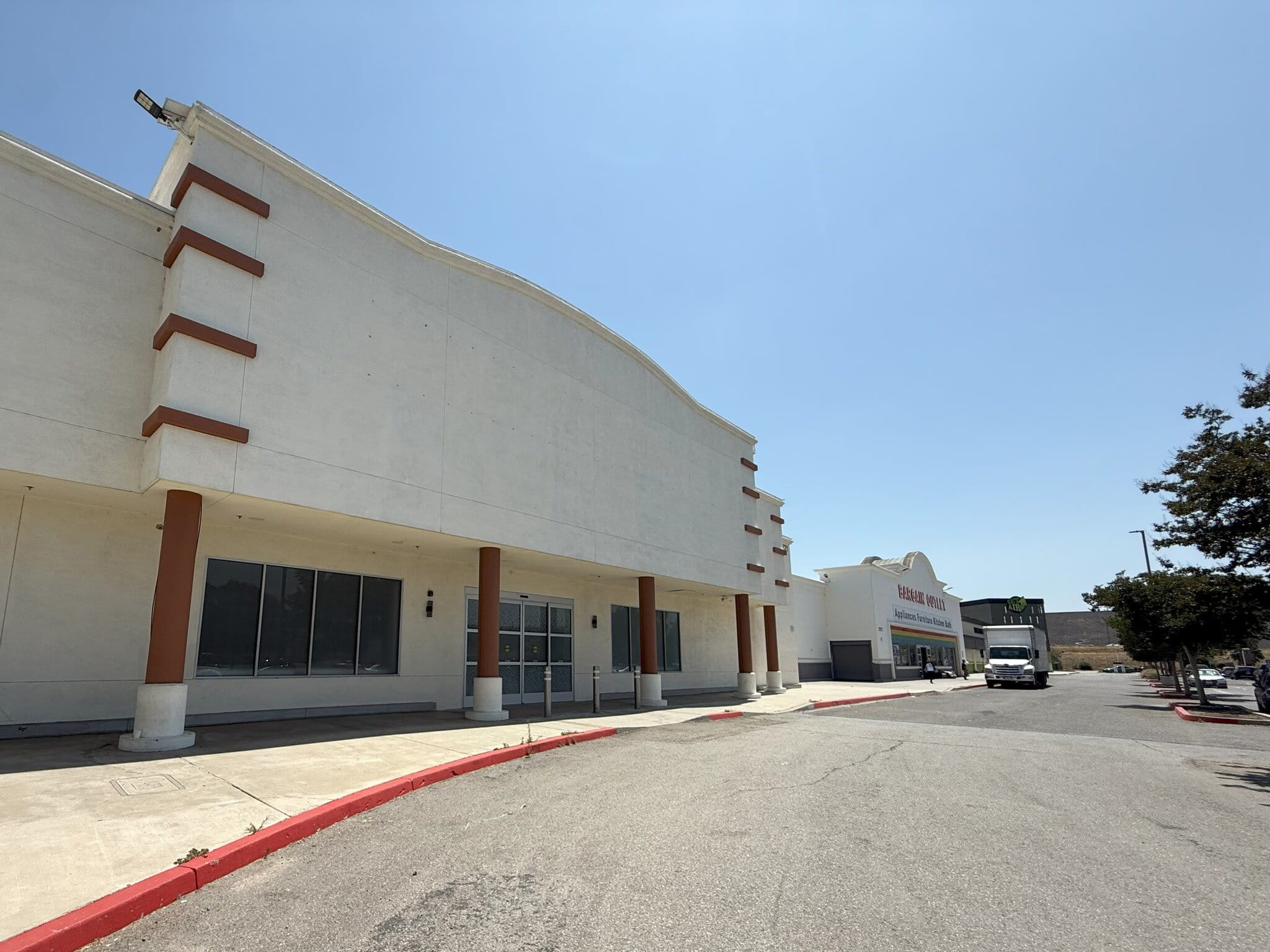 2727 S Towne Ave